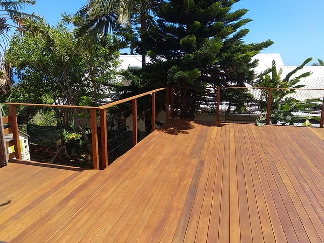 Caillebotis en bois Itauba à La Réunion