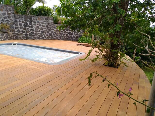 Caillebotis en bois Itauba à La Réunion