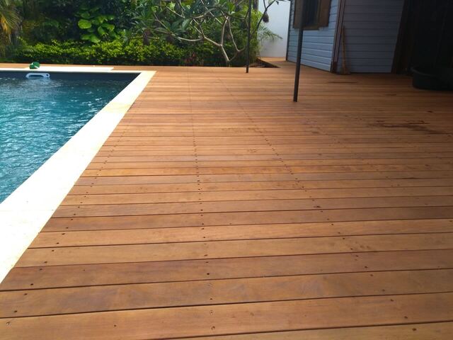 Caillebotis en bois Itauba à La Réunion