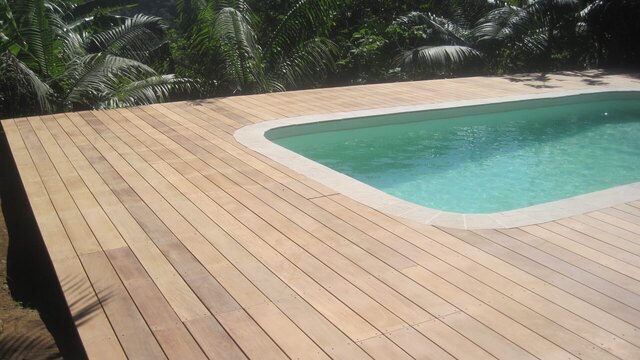 Caillebotis en bois Itauba à La Réunion